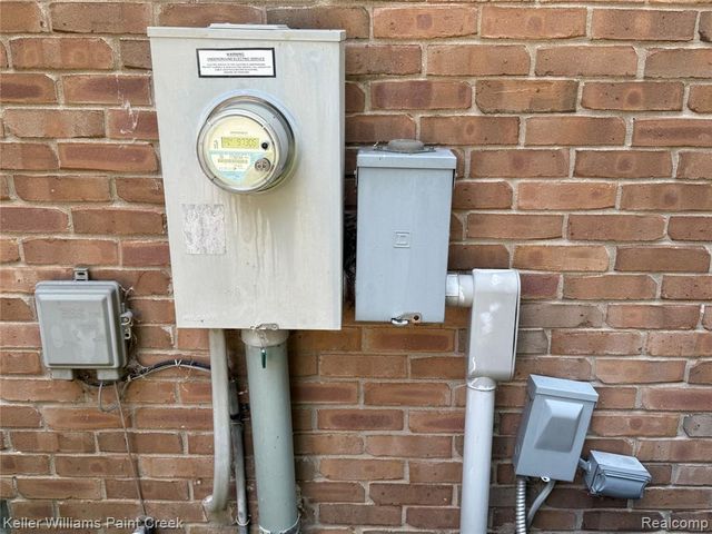 6365 Hayfield Lane, Almont, MI 48003