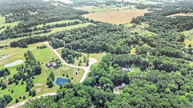 6365 Hayfield Lane, Almont, MI 48003