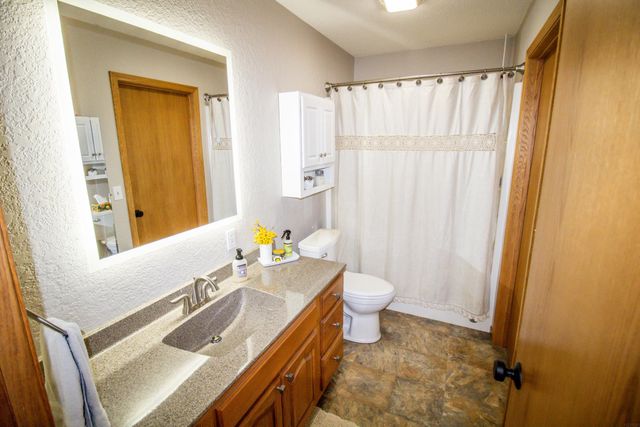401 Amy Avenue, Fairbank, IA 50629