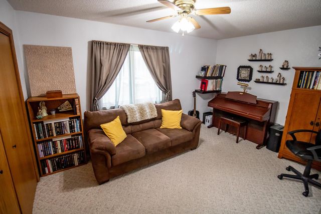 401 Amy Avenue, Fairbank, IA 50629