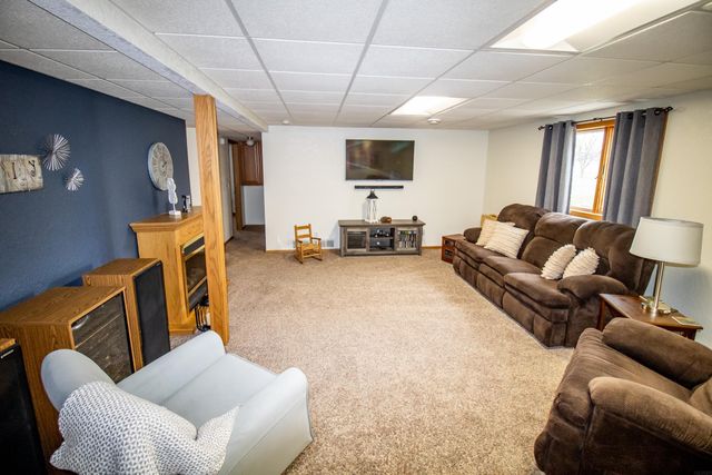 401 Amy Avenue, Fairbank, IA 50629