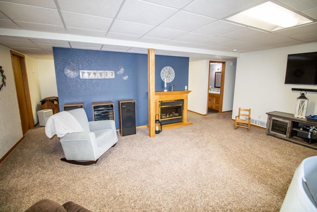 401 Amy Avenue, Fairbank, IA 50629