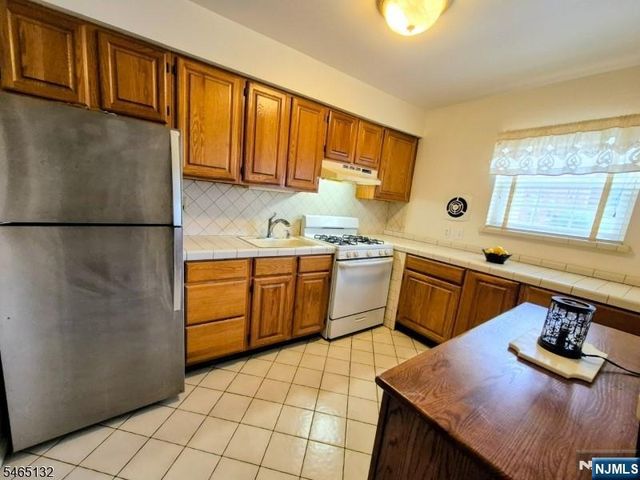 1261A Valley Road, Wayne, NJ 07470
