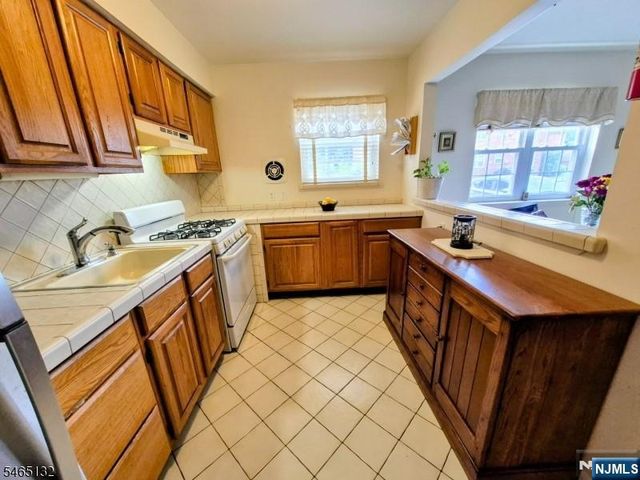 1261A Valley Road, Wayne, NJ 07470
