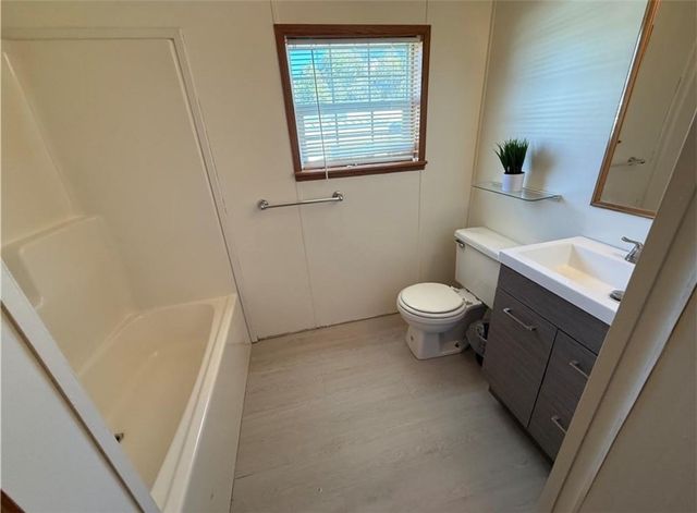 105 Country Club Dr, North Fayette, PA 15071