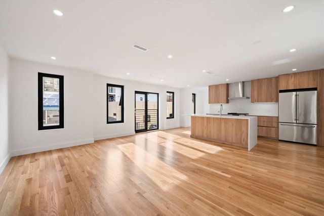 6 Devine Way 1, Boston, MA 02127