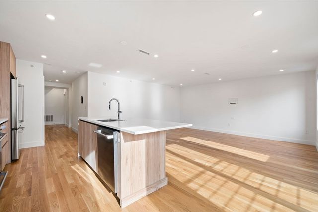 6 Devine Way 1, Boston, MA 02127