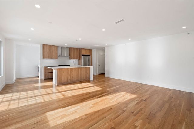 6 Devine Way 1, Boston, MA 02127