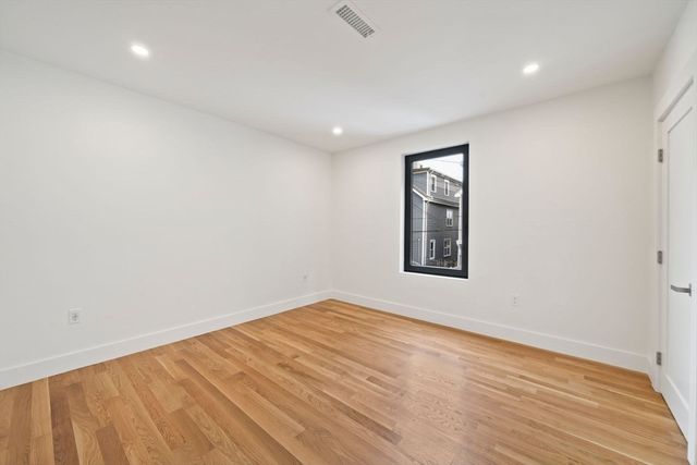 6 Devine Way 1, Boston, MA 02127