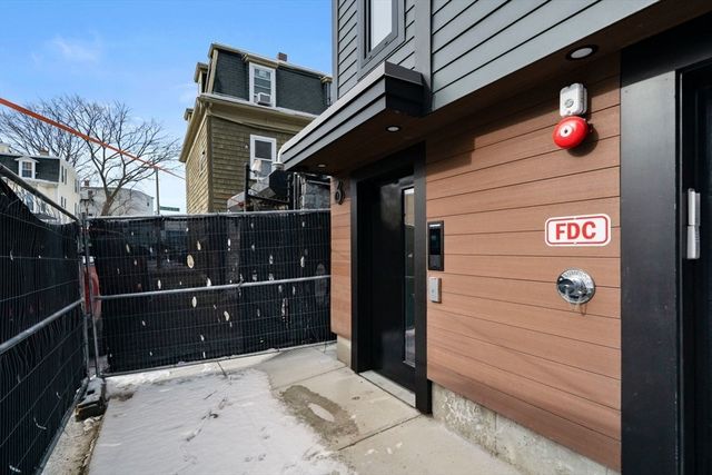 6 Devine Way 1, Boston, MA 02127