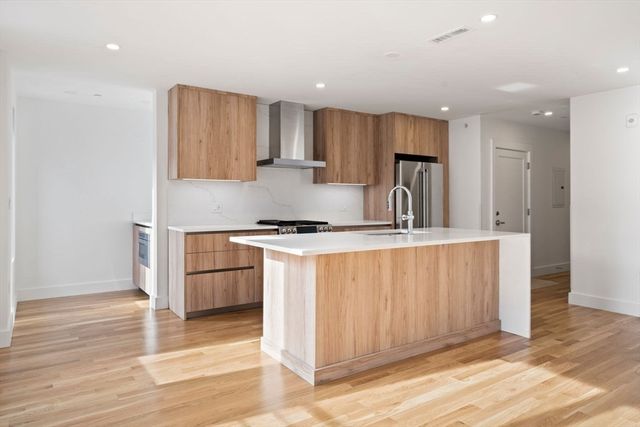 6 Devine Way 1, Boston, MA 02127