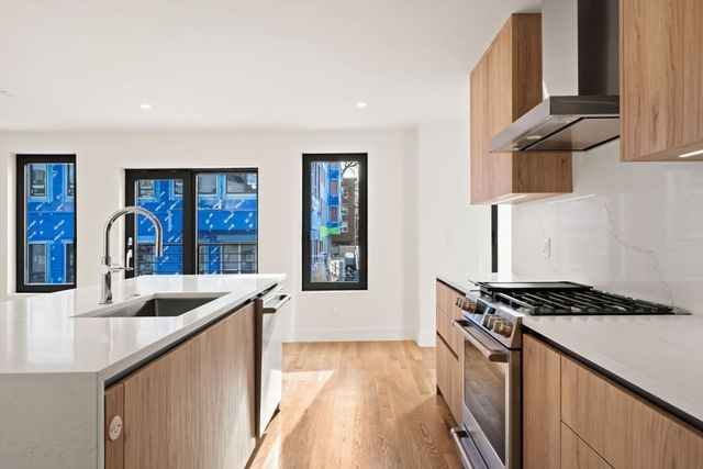 6 Devine Way 1, Boston, MA 02127