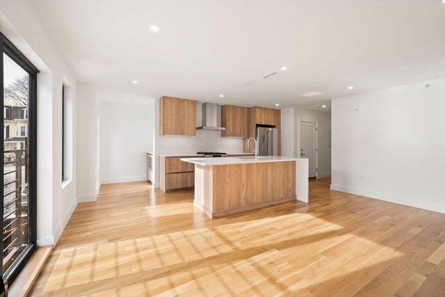 6 Devine Way 1, Boston, MA 02127