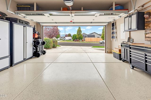 3250 Cheltenham Way, Medford, OR 97504