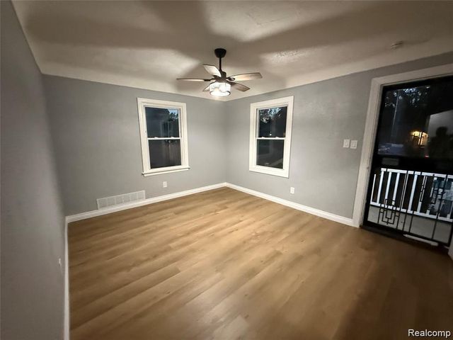 20084 Greenview Avenue, Detroit, MI 48219