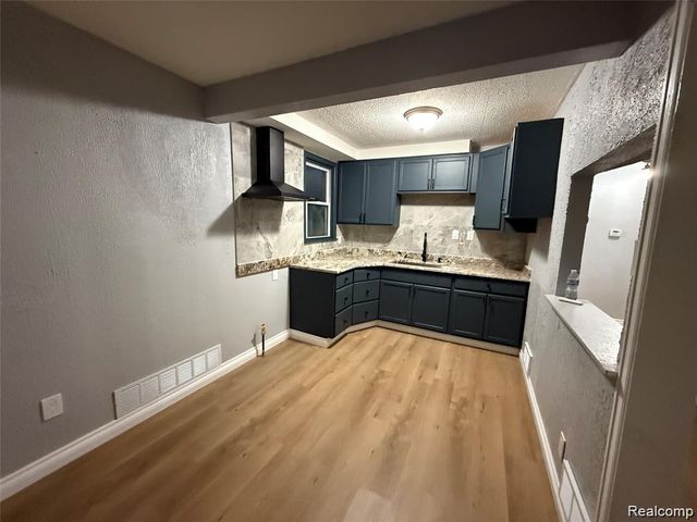 20084 Greenview Avenue, Detroit, MI 48219