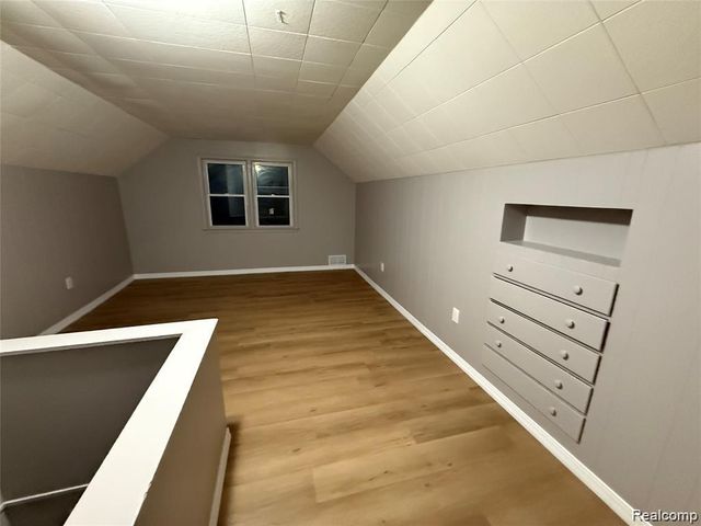 20084 Greenview Avenue, Detroit, MI 48219