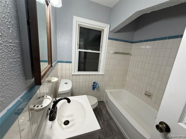 20084 Greenview Avenue, Detroit, MI 48219