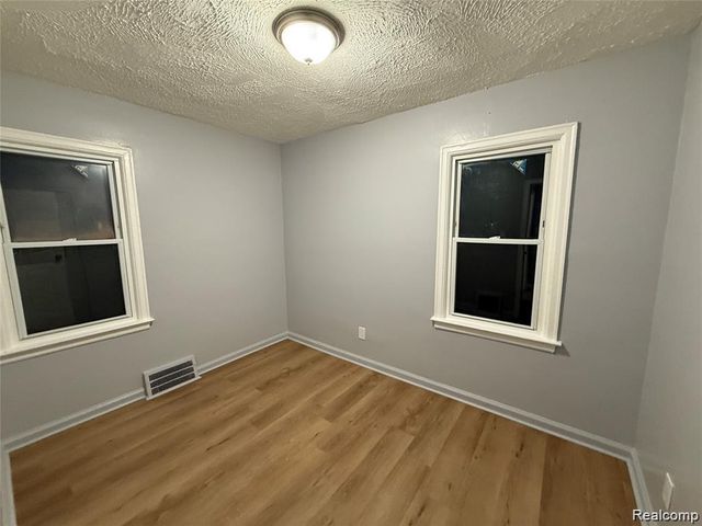 20084 Greenview Avenue, Detroit, MI 48219