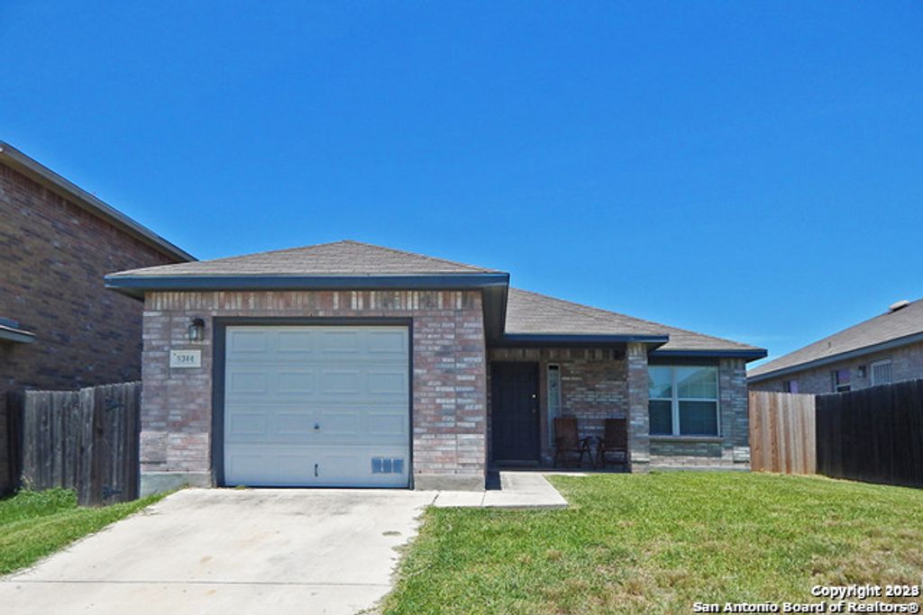8304 Heights Valley, Converse, TX 78109