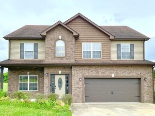 2933 McManus Cir, Clarksville, TN 37042