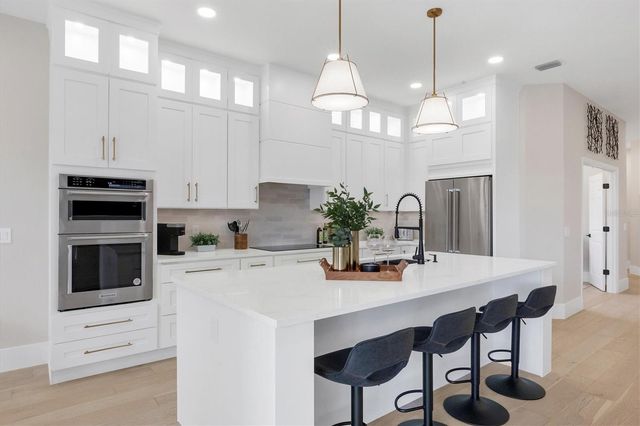 10114 GLENMORE AVENUE, Bradenton, FL 34202