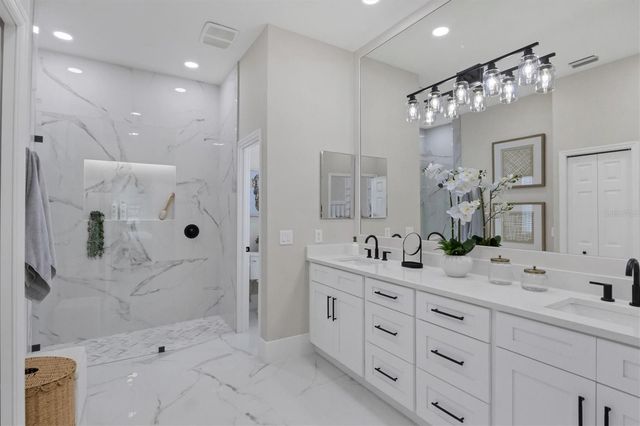 10114 GLENMORE AVENUE, Bradenton, FL 34202