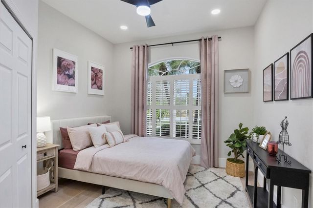 10114 GLENMORE AVENUE, Bradenton, FL 34202