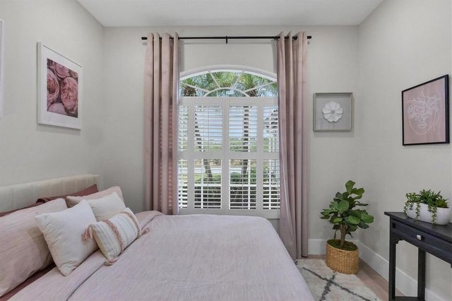10114 GLENMORE AVENUE, Bradenton, FL 34202