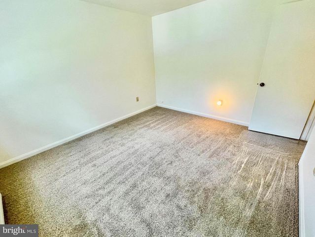 25 CAMELOT CT, Stewartstown, PA 17363