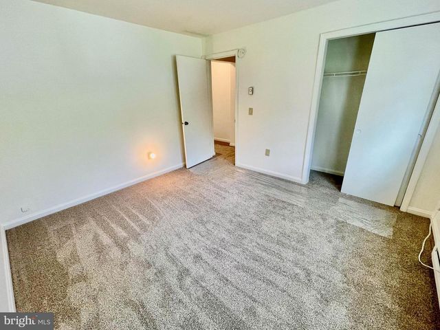 25 CAMELOT CT, Stewartstown, PA 17363