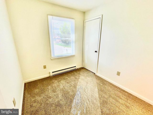 25 CAMELOT CT, Stewartstown, PA 17363