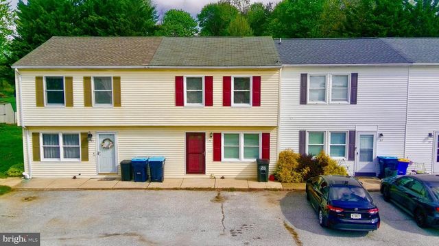 25 CAMELOT CT, Stewartstown, PA 17363
