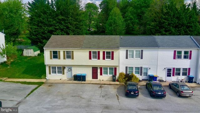 25 CAMELOT CT, Stewartstown, PA 17363