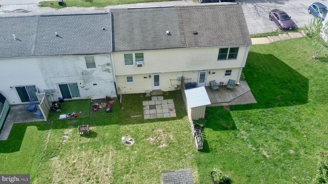 25 CAMELOT CT, Stewartstown, PA 17363