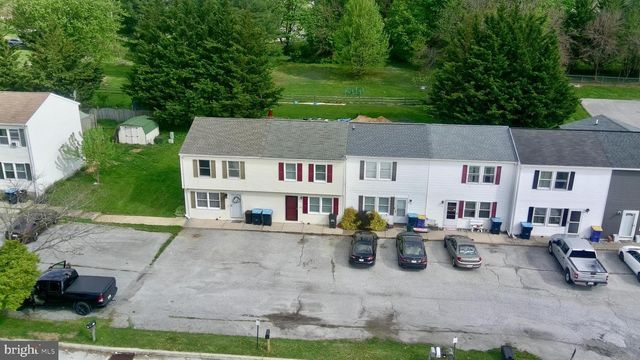 25 CAMELOT CT, Stewartstown, PA 17363