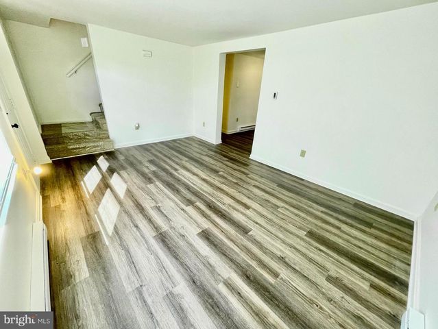 25 CAMELOT CT, Stewartstown, PA 17363