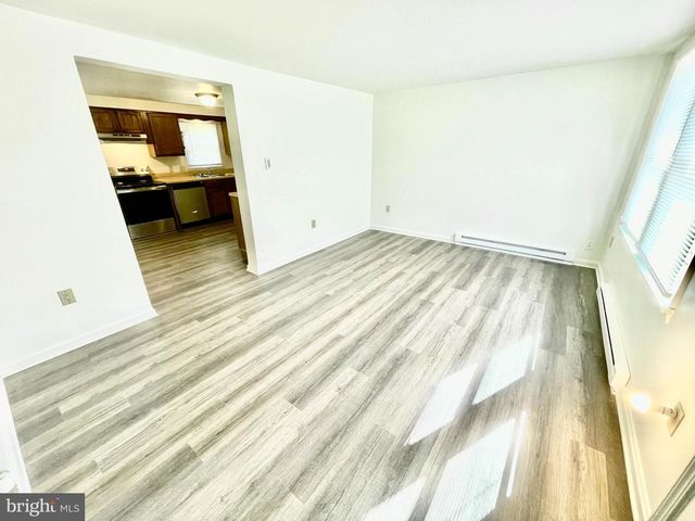 25 CAMELOT CT, Stewartstown, PA 17363