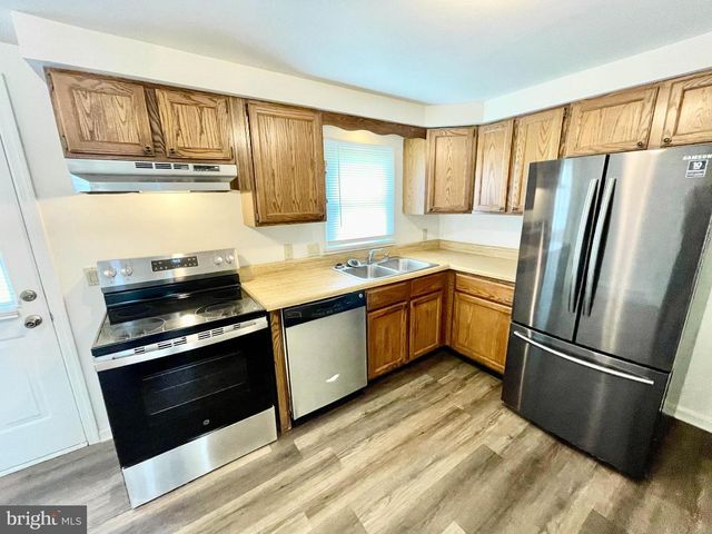 25 CAMELOT CT, Stewartstown, PA 17363