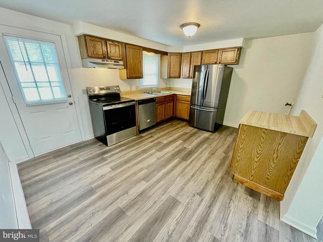 25 CAMELOT CT, Stewartstown, PA 17363