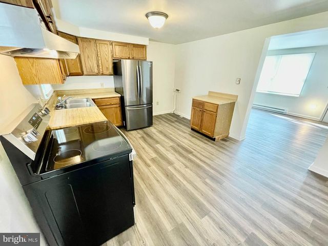 25 CAMELOT CT, Stewartstown, PA 17363
