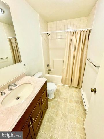 25 CAMELOT CT, Stewartstown, PA 17363