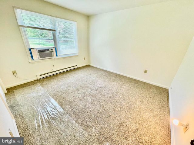 25 CAMELOT CT, Stewartstown, PA 17363