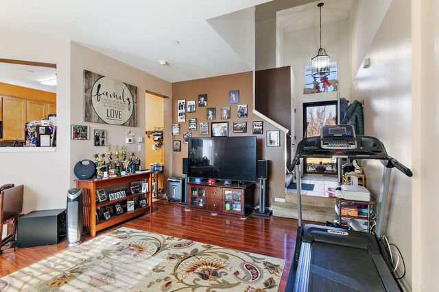 1563 Yellowstone Drive, Streamwood, IL 60107