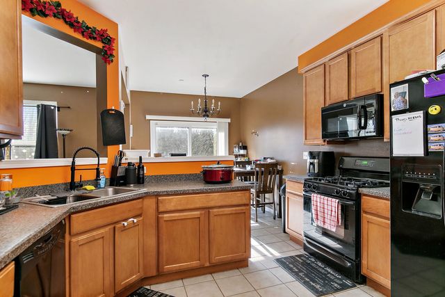 1563 Yellowstone Drive, Streamwood, IL 60107