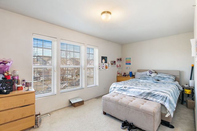 1563 Yellowstone Drive, Streamwood, IL 60107