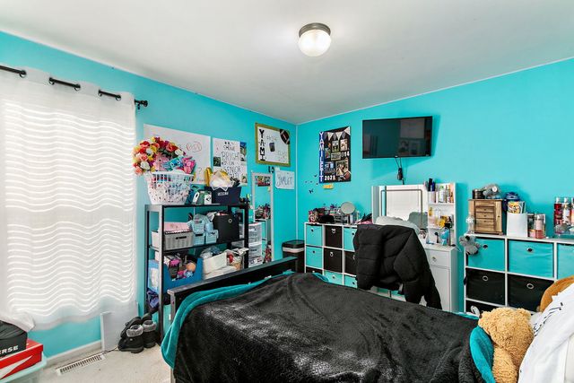 1563 Yellowstone Drive, Streamwood, IL 60107