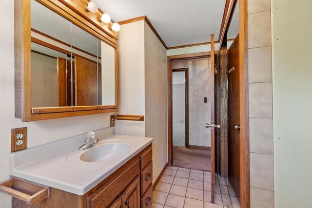 5 Fairmeadow Rd, Wilmington, MA 01887