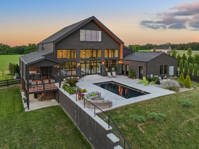 689 Sarah Blake Lane, Versailles, KY 40383