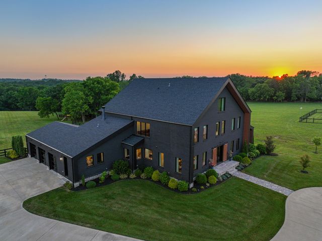 689 Sarah Blake Lane, Versailles, KY 40383